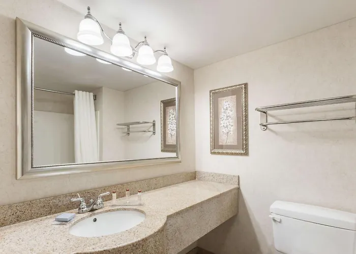 Wingate By Wyndham Hotel 3*